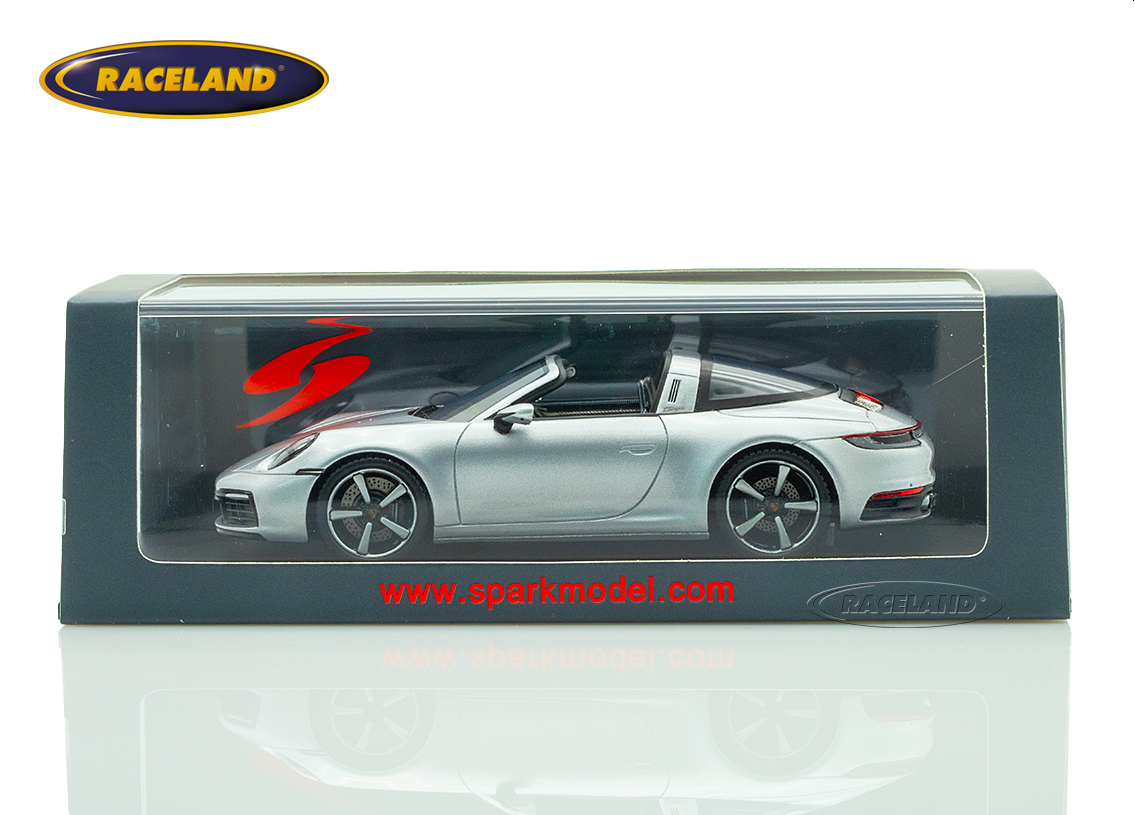 Porsche 911 Targa 4S (992) - GT silver