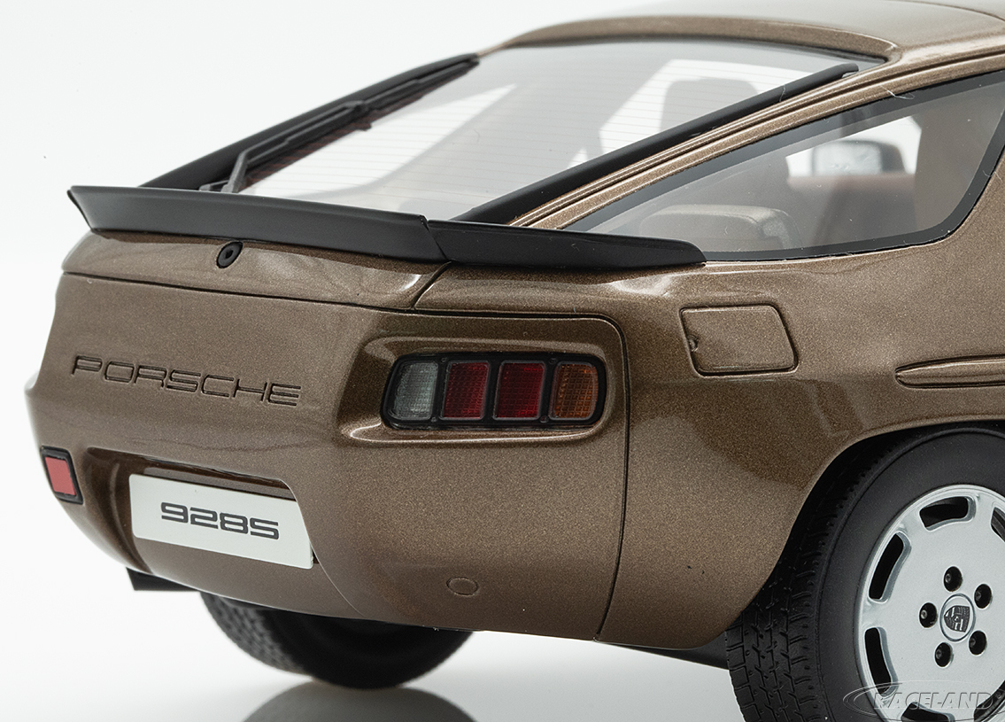 Porsche 928S 1981 - brown