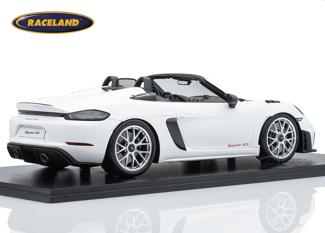 Porsche 718 Spyder RS 2023 with Weissach package - white