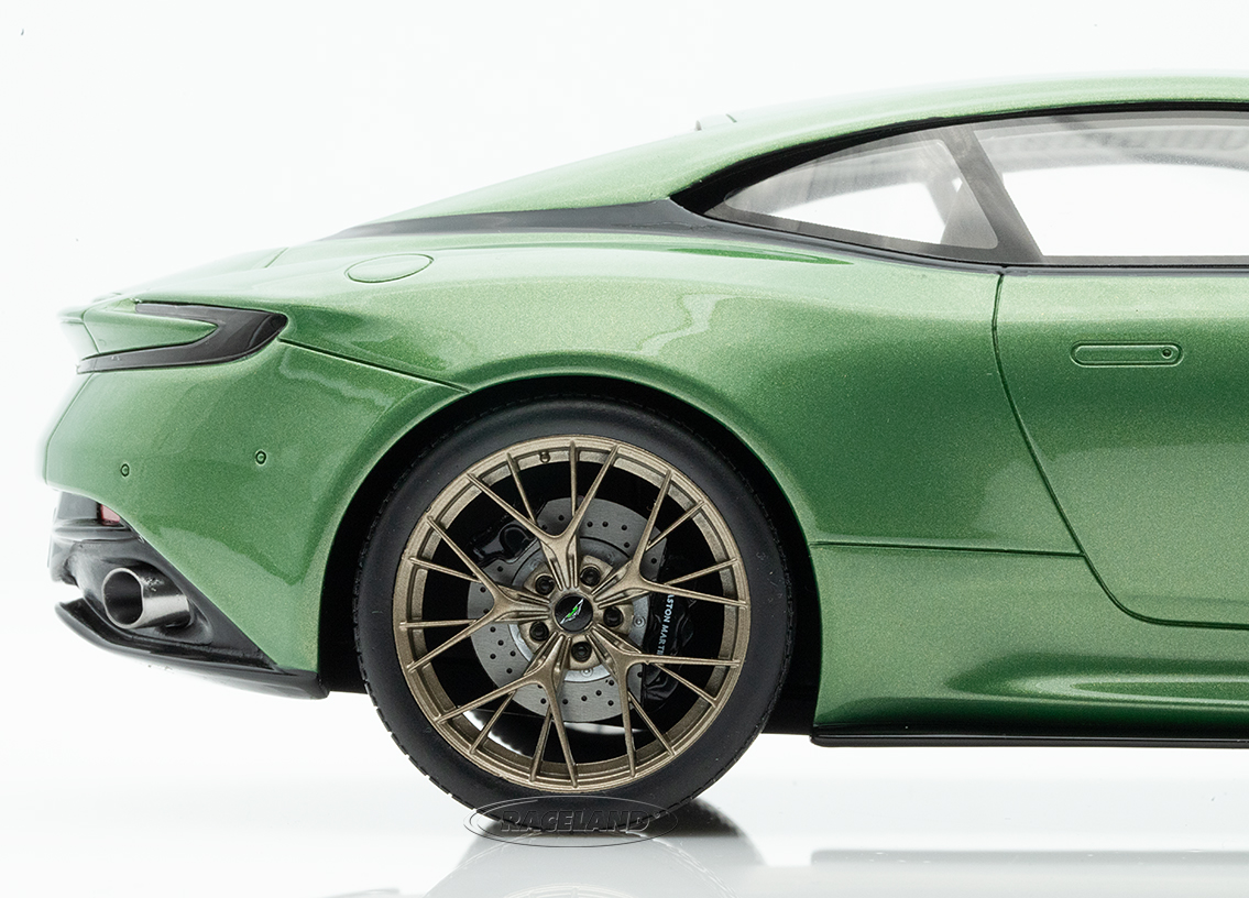 Aston Martin DB12 Vantage 2023 - green