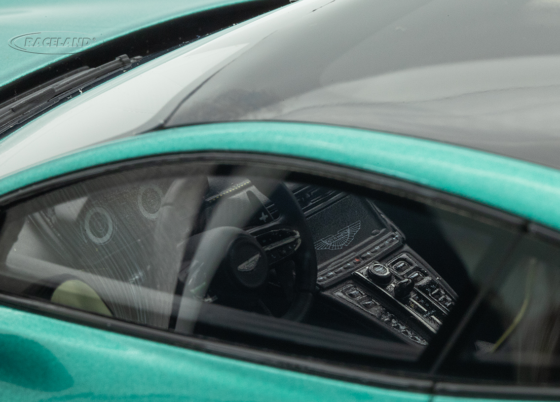 Aston Martin Vanquish 2024 - green
