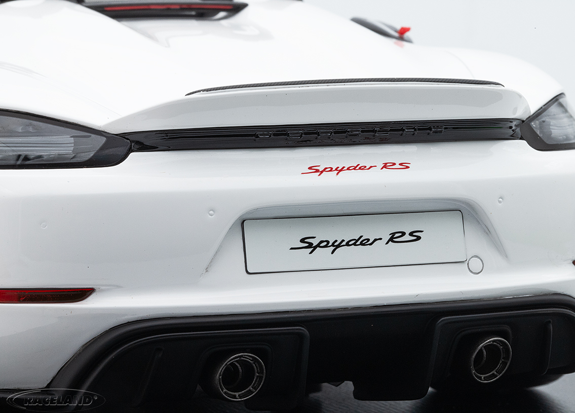 Porsche 718 Spyder RS 2023 with Weissach package - white