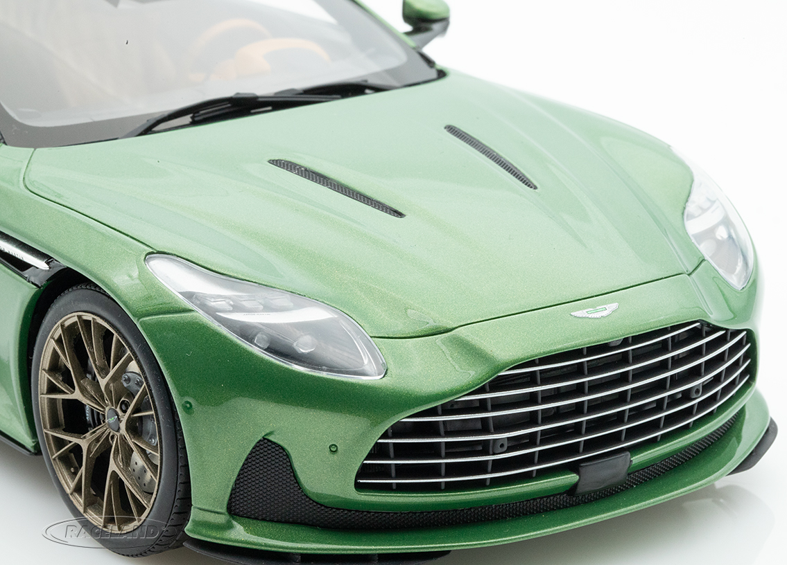 Aston Martin DB12 Vantage 2023 - green