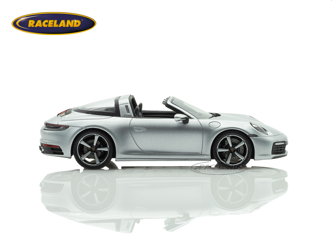Porsche 911 Targa 4S (992) - GT silver