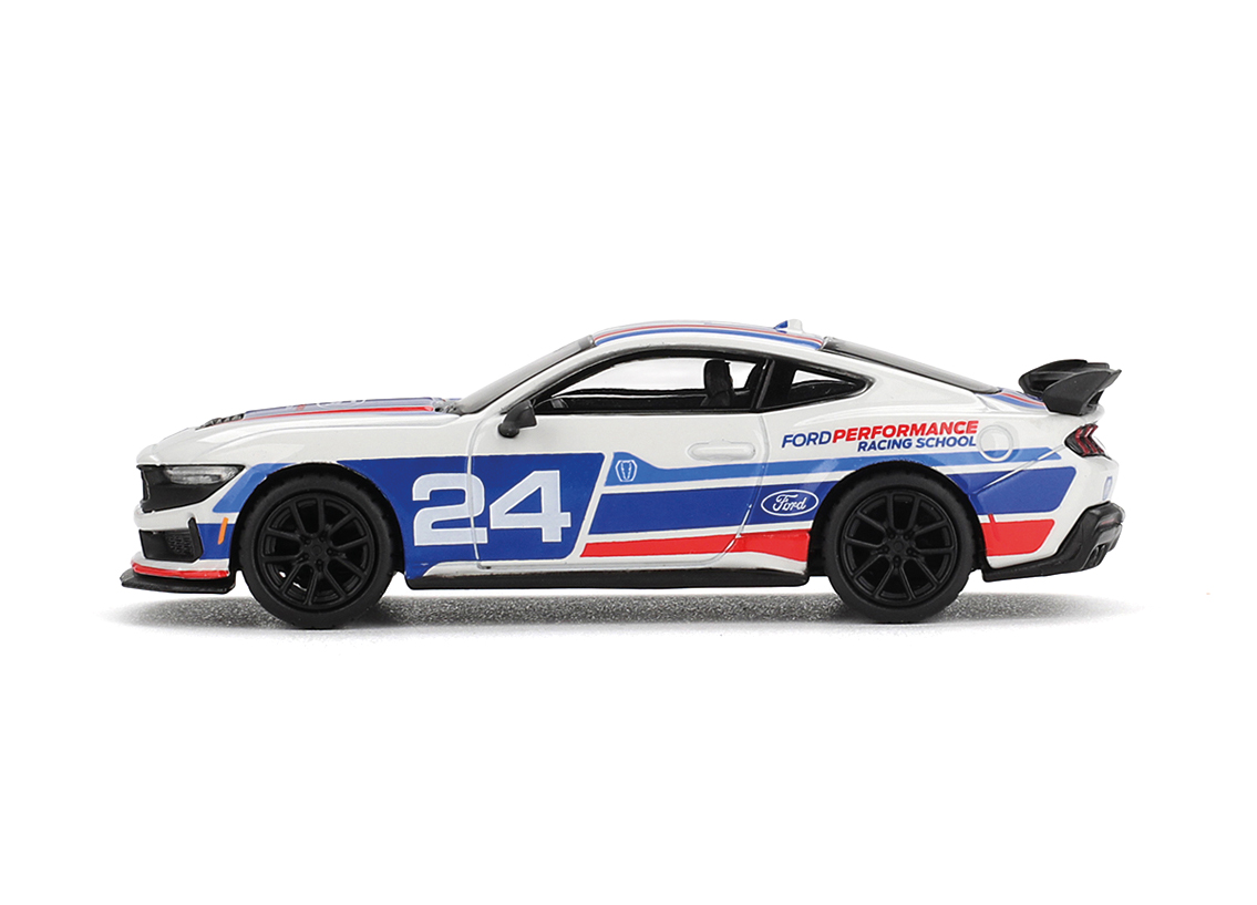 Ford Mustang Dark Horse Ford Performance Racing School 2025