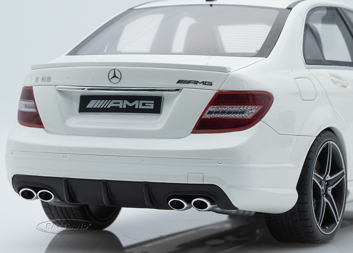 Mercedes Benz C63 AMG 2007 - Diamond White