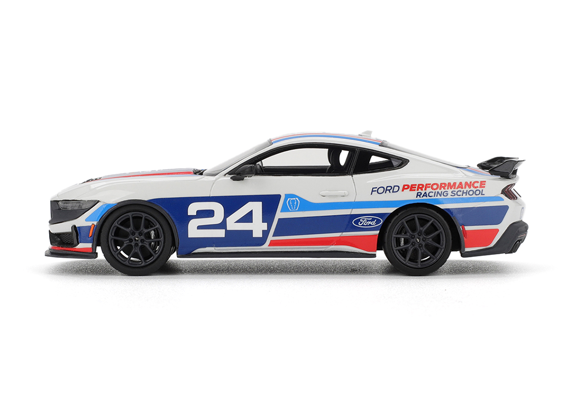 Ford Mustang Dark Horse Ford Performance Racing School 2025