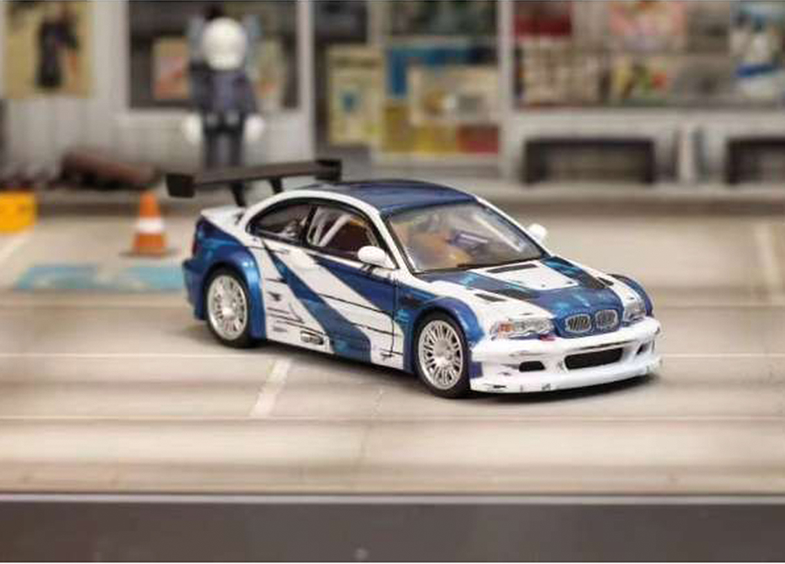 BMW M3 GTR E46 Manga white / blue