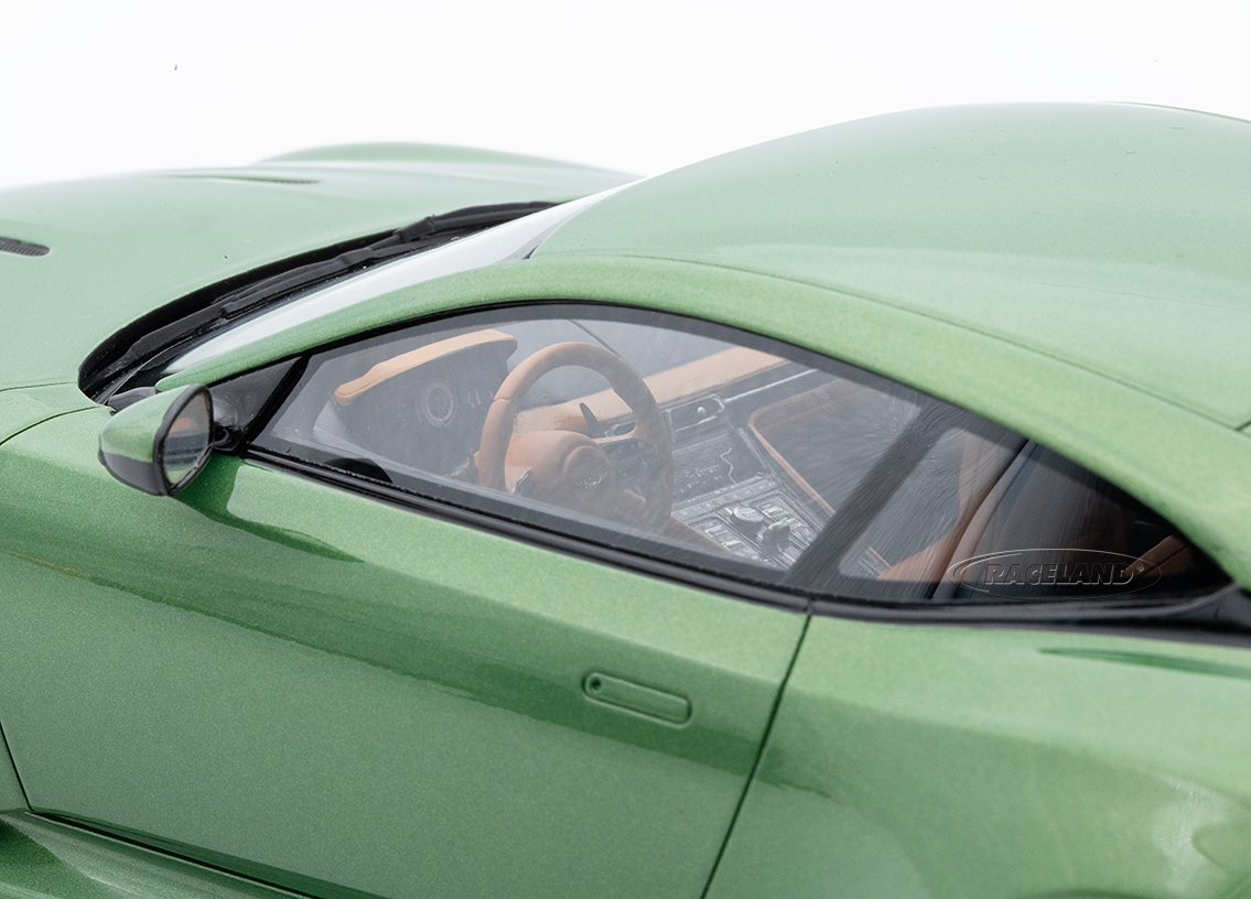 Aston Martin DB12 Vantage 2023 - green