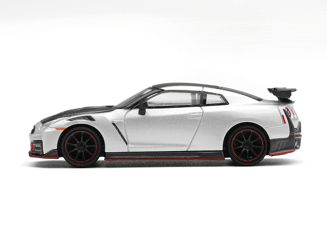 Nissan GT-R R35 Nismo 2024 - silver metallic 2024
