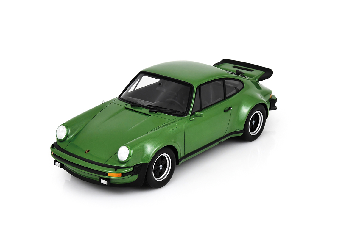 Porsche 930 Turbo 3.0 1975 - green metallic with black interior