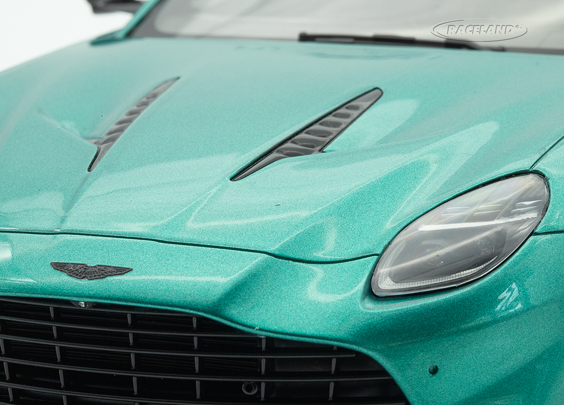 Aston Martin Vanquish 2024 - green