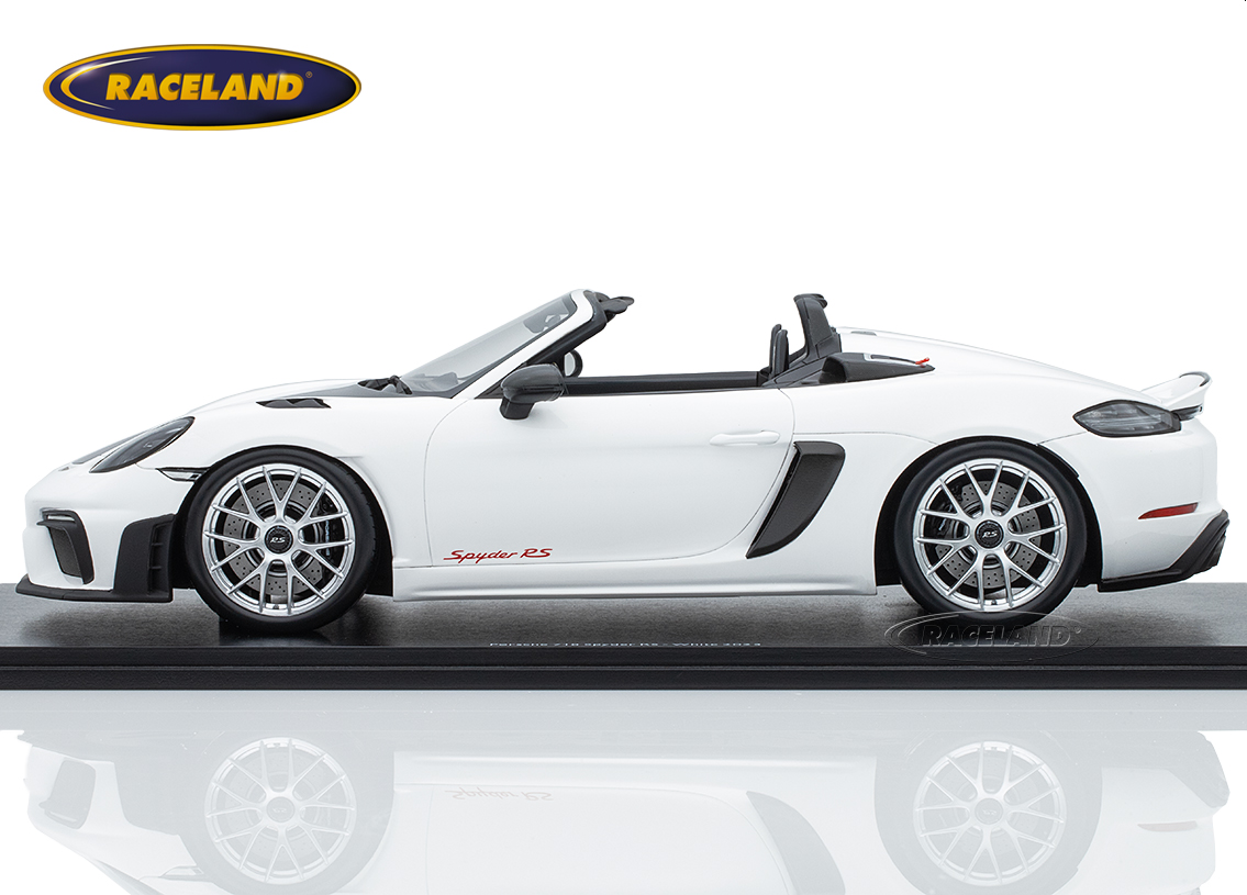 Porsche 718 Spyder RS 2023 with Weissach package - white
